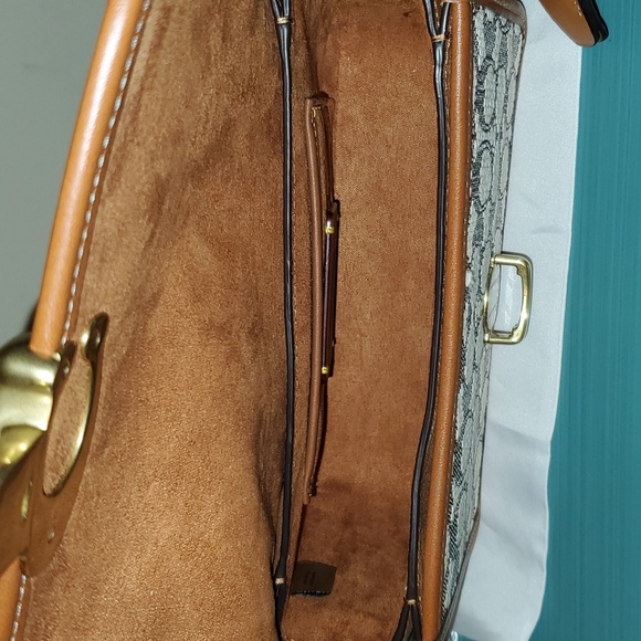 Coach Studio 19 - Picture 11 of 12